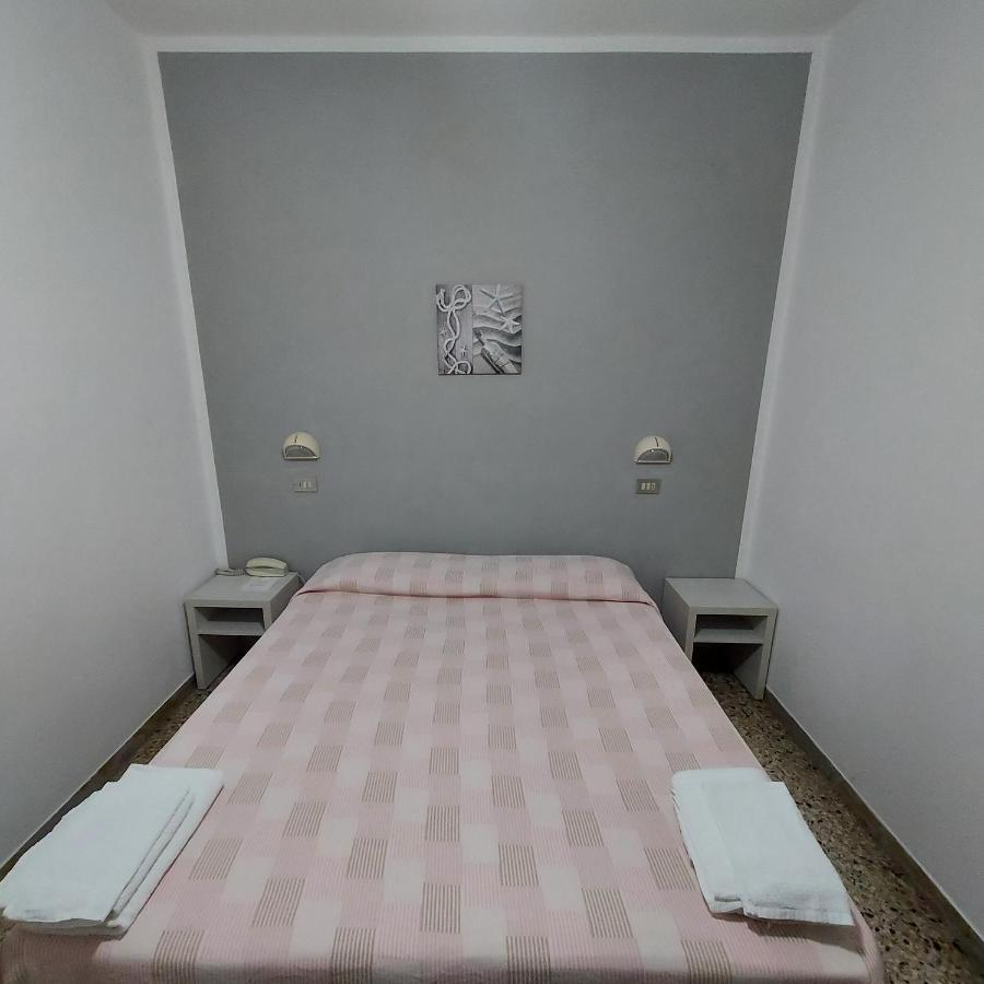 Hotel Villa Alberta B&B Чезенатіко Екстер'єр фото