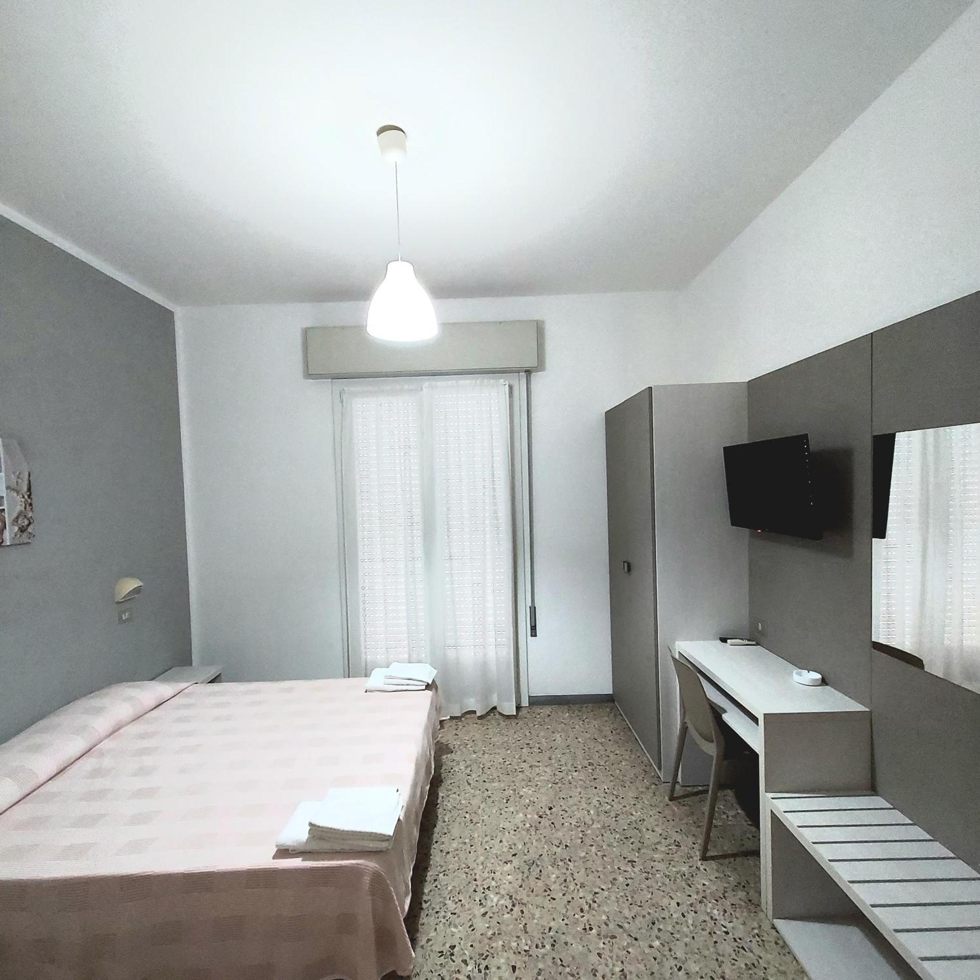Hotel Villa Alberta B&B Чезенатіко Номер фото