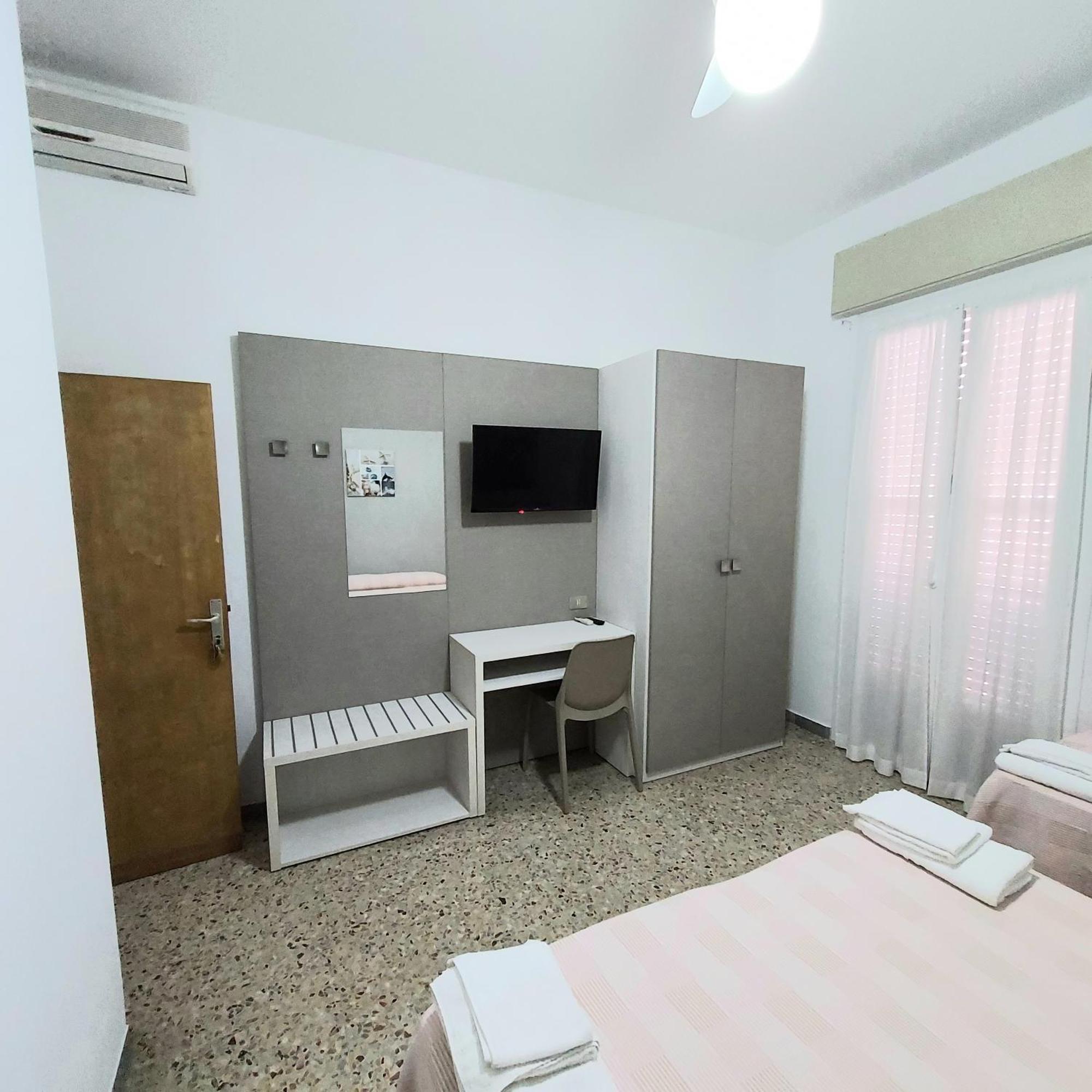 Hotel Villa Alberta B&B Чезенатіко Номер фото
